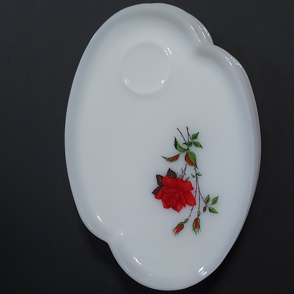 Vtg. Federal Milk Glass Rosecrest Pattern Plates Set of 4.